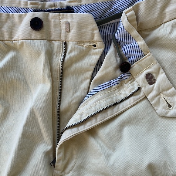 Orvis Flat Front Twill 8.5 Inseam Short in Yellow - Picture 4 of 4